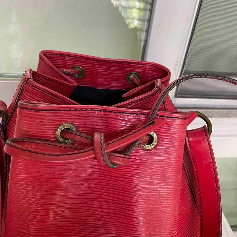 Vintage Louis Vuitton Red Epi Petite Noe - Picture 3 of 12